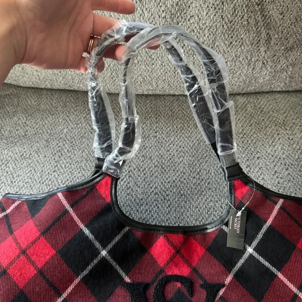 Victoria's Secret VS Red Plaid Holiday Large Tote Bag – Brand New with‎ Tags!